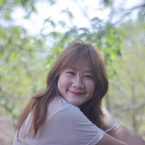 收聽ฝนพรำ的เธอเป็นเรื่องราวที่ดีที่สุด歌詞歌曲