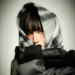 Dengarkan lagu 只要还能一直抱着你 nyanyian 孙尤安 dengan lirik