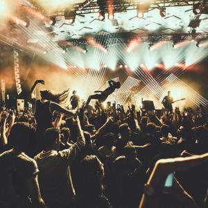 ดาวน์โหลดและฟังเพลง Free (Live) พร้อมเนื้อเพลงจาก Twin Atlantic