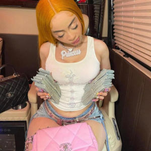 收聽24TAY的ICE SPICE (Explicit)歌詞歌曲