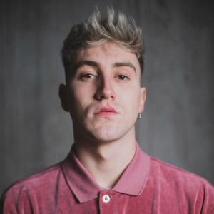 Listen to Fatta per me song with lyrics from Leonardo Carraro