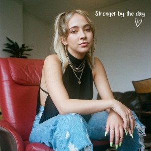 ดาวน์โหลดและฟังเพลง Stronger by the Day พร้อมเนื้อเพลงจาก Glowe