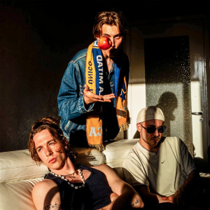 ดาวน์โหลดและฟังเพลง FUORITEMPO พร้อมเนื้อเพลงจาก RAFFAELLI