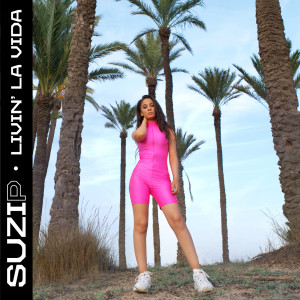 ดาวน์โหลดและฟังเพลง Livin' La Vida พร้อมเนื้อเพลงจาก Suzi P