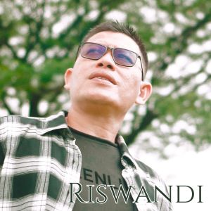 Listen to Kaulah Bidadariku song with lyrics from Riswandi