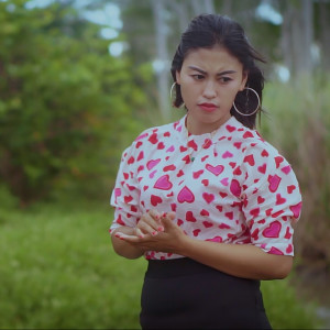 Dengarkan lagu Nutup Lawang Ati nyanyian Fanny dengan lirik