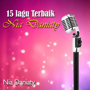 收聽Nia Daniaty的Tikar Merah歌詞歌曲