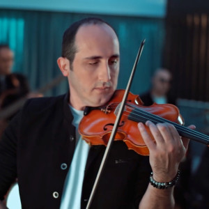 ดาวน์โหลดและฟังเพลง Lovely พร้อมเนื้อเพลงจาก Davit Matevosyan