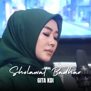 收聽Gita KDI的Sholawat Badhar (Cover)歌詞歌曲