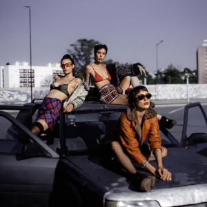 Mugre的专辑LA SANTÍSIMA TRINIDAD (Explicit)