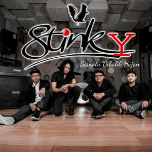 Listen to Sesuatu Dibalik Hujan song with lyrics from Stinky