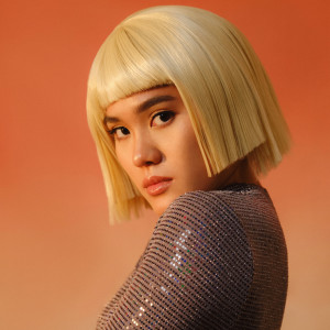 Album Earn It oleh Sheryl Sheinafia