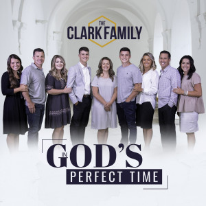 ดาวน์โหลดและฟังเพลง Middle of My Storm พร้อมเนื้อเพลงจาก The Clark Family