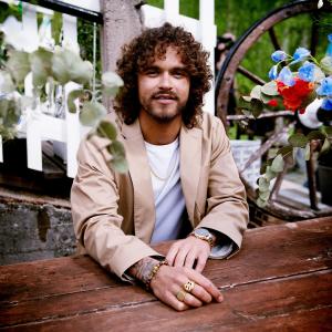 ดาวน์โหลดและฟังเพลง Loppuun asti (Vain elämää kausi 13) พร้อมเนื้อเพลงจาก Pete Parkkonen