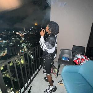 ดาวน์โหลดและฟังเพลง Happiness (Explicit) พร้อมเนื้อเพลงจาก LilHot