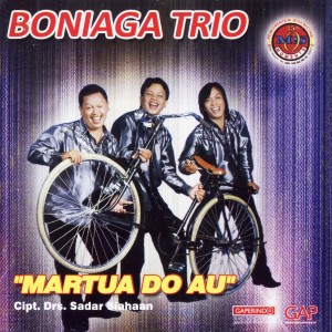 收聽Boniaga Trio的Tompashon Di Tangiangmi歌詞歌曲