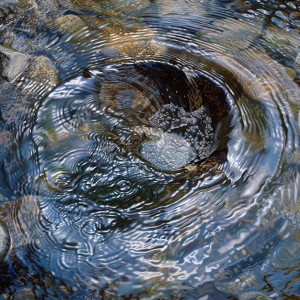 Water Soundscapes的專輯Binaural Aqua Calm: Gentle Water Frequencies