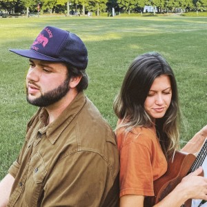 Dengarkan Stay lagu dari Karis dengan lirik