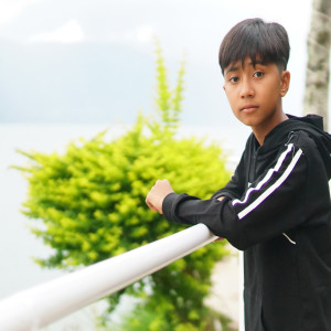 收听Alwalid MZ的Kesucian Cinta歌词歌曲