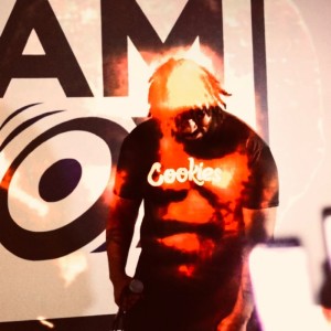 ดาวน์โหลดและฟังเพลง ALONE (Explicit) พร้อมเนื้อเพลงจาก June!