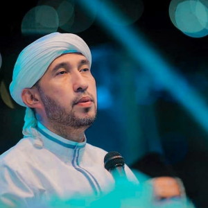 Dengarkan Sholatullohima Lahat Kawakib lagu dari Habib Ali Zainal Abidin bin Segaf Assegaf dengan lirik