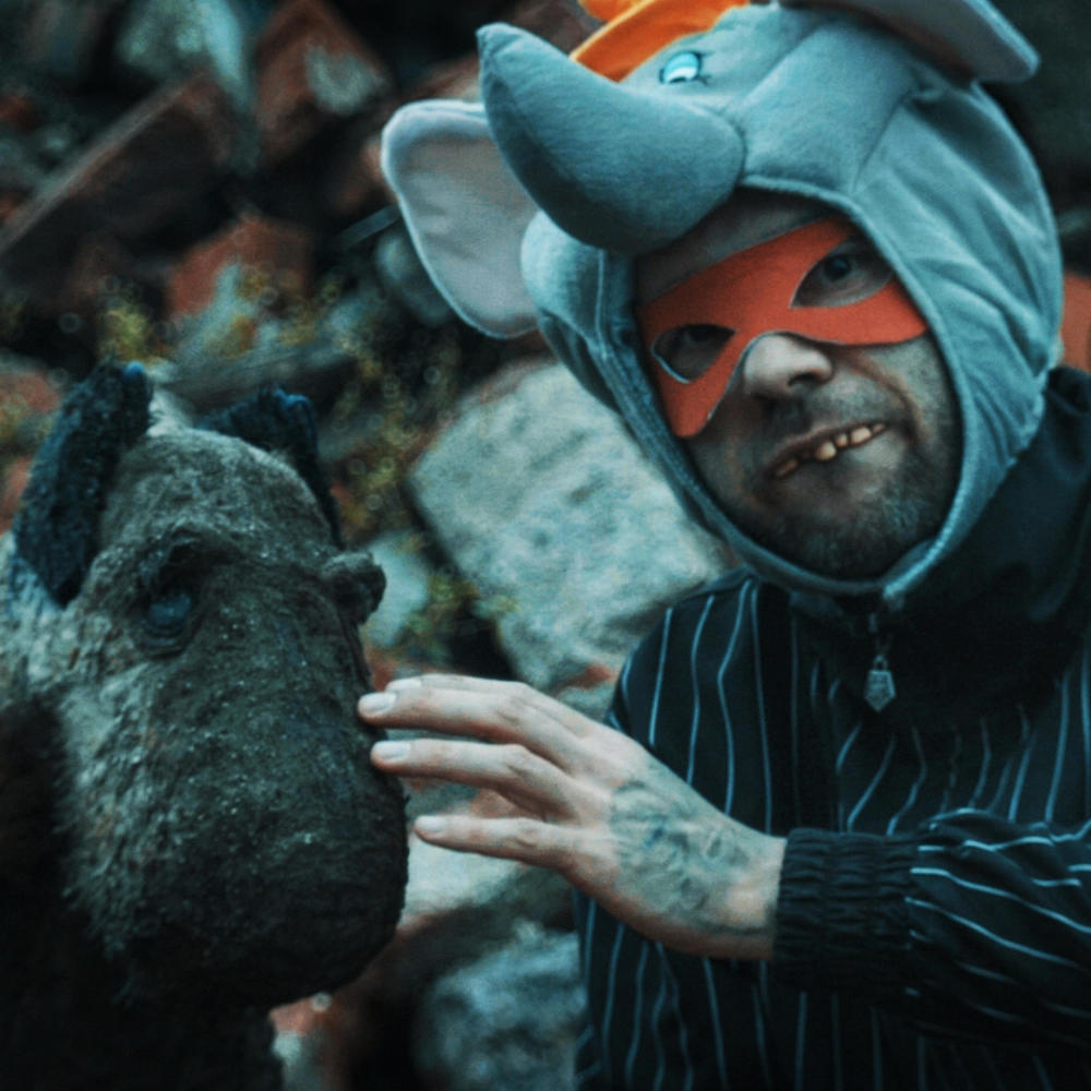 Nik nevidí (Explicit)