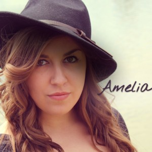 ดาวน์โหลดและฟังเพลง Faded Memories พร้อมเนื้อเพลงจาก Amelia