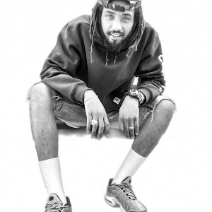 Dengarkan lagu Real Rich (Explicit) nyanyian Marino Maali dengan lirik