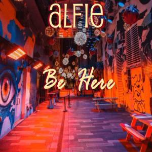ดาวน์โหลดและฟังเพลง Be Here พร้อมเนื้อเพลงจาก Alfie Koala