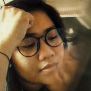 Dengarkan lagu Close to You nyanyian Cresensia Naibaho dengan lirik
