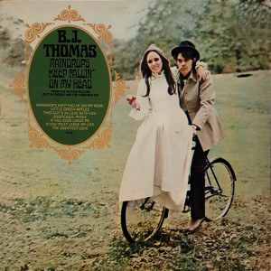 ดาวน์โหลดและฟังเพลง Raindrops Keep Fallin' on My Head พร้อมเนื้อเพลงจาก B.J. THOMAS