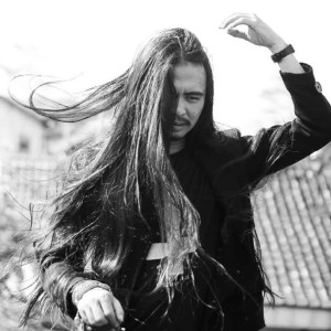 Dengarkan lagu Candu Malam nyanyian Mawang dengan lirik