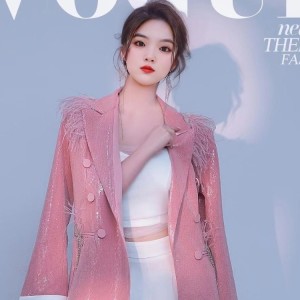 Dengarkan 情网 (cover: 二小姐) (完整版) lagu dari 娟儿 dengan lirik