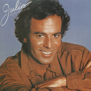 ดาวน์โหลดและฟังเพลง Viens m'embrasser (Abrázame) พร้อมเนื้อเพลงจาก Julio Iglesias