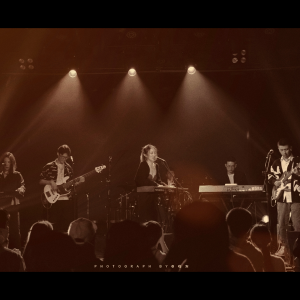 Dengarkan Love Theory (cover: Kirk Franklin) (Live) lagu dari 李北北BeibeiLi dengan lirik