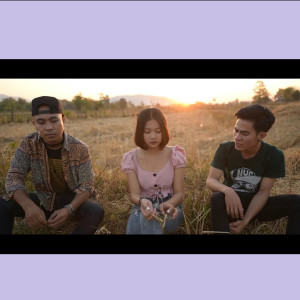 Dengarkan ชั่วมั่วตั๋วหลอก lagu dari Sit 2S4 dengan lirik
