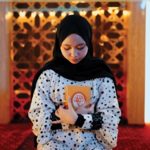 Listen to Ramadhan Telah Pergi song with lyrics from Athalia Aubry