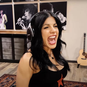 收聽Ken Tamplin Vocal Academy的Violet (feat. Sara Loera)歌詞歌曲