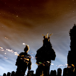 ดาวน์โหลดและฟังเพลง Whitefang พร้อมเนื้อเพลงจาก Jadu Heart