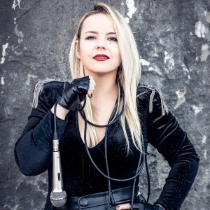 Listen to Trnov cvet song with lyrics from Ella Roš