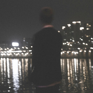 ดาวน์โหลดและฟังเพลง Night Lights พร้อมเนื้อเพลงจาก Kuhyun