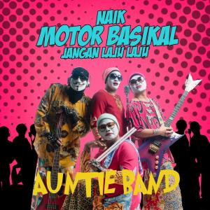 Dengarkan Naik Motor Basikal Jangan Laju Laju lagu dari Auntie Band dengan lirik