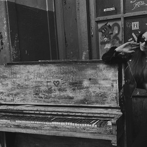 ดาวน์โหลดและฟังเพลง Beethoven Melodies พร้อมเนื้อเพลงจาก C H L O E