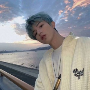 Listen to for ya (DJ版) song with lyrics from 蒋小尼