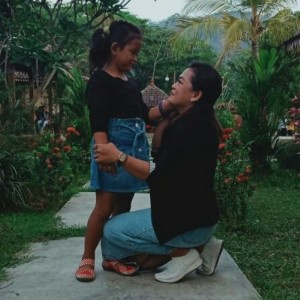 Dengarkan lagu Ibuku Malaikatku nyanyian Aida Kirana dengan lirik