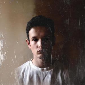 收聽liam ello的darkness of your eyes歌詞歌曲