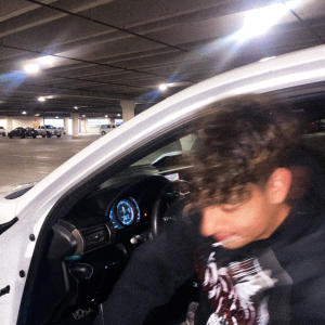 收聽L!MPS的She Don't Luv U (Explicit)歌詞歌曲