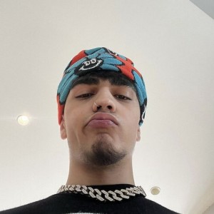 Dengarkan lagu Afro Chesee (Explicit) nyanyian batwohan dengan lirik