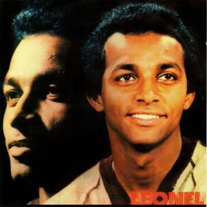 ดาวน์โหลดและฟังเพลง Hugo พร้อมเนื้อเพลงจาก Leonel
