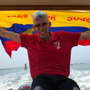 收聽JB（歐美）的Colombia Se La Gana Bien Sudao歌詞歌曲